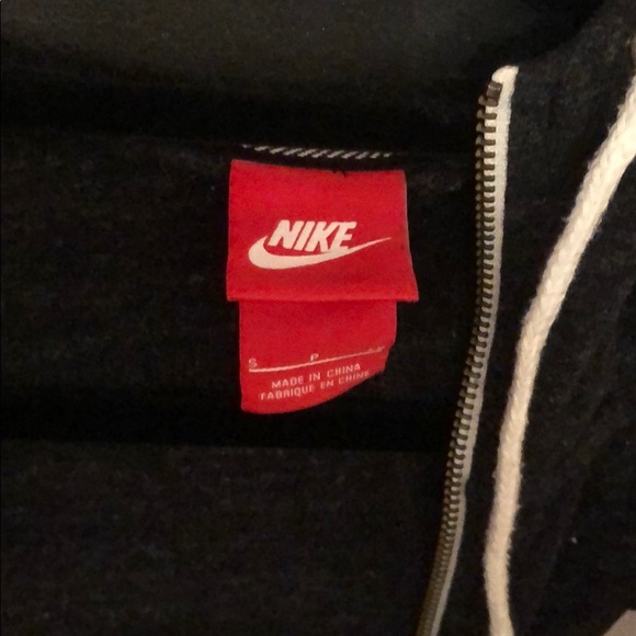 Nike jacket - Picture 3 of 4
